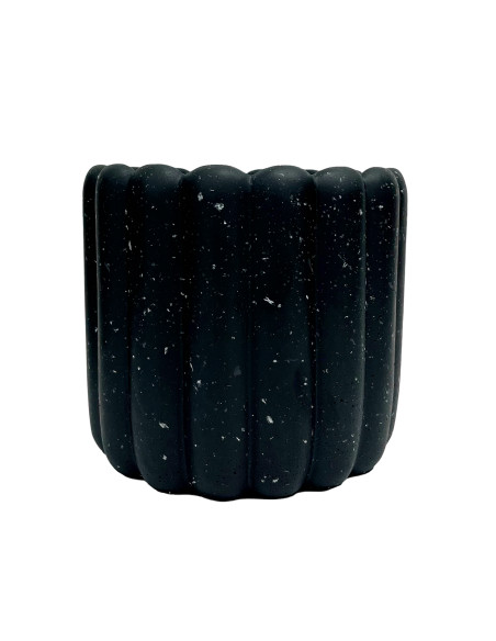 Compra Macetero cerámica 13.5cm Nagoya en DKO Home. Diseño decorativo, moderno y funcional para tu hogar. ¡Envío rápido disponib