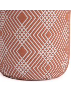 Compra Macetero cerámica 12cm cemento rojo con lineas en DKO Home. Diseño decorativo, moderno y funcional para tu hogar. ¡Envío 2