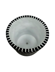 Compra Macetero cerámica 15cm líneas negro en DKO Home. Diseño decorativo, moderno y funcional para tu hogar. ¡Envío rápido disp 2