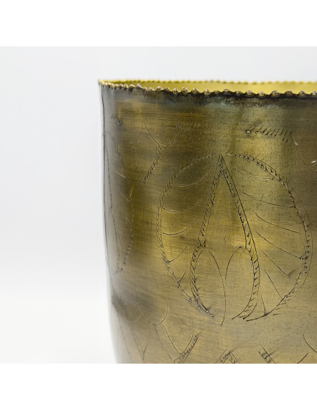 Compra Macetero dorado 25cm en DKO Home. Diseño decorativo, moderno y funcional para tu hogar. ¡Envío rápido disponible!