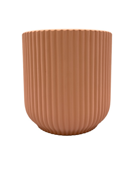 Compra Macetero cerámica 14cm ranurado rosa pálido en DKO Home. Diseño decorativo, moderno y funcional para tu hogar. ¡Envío ráp