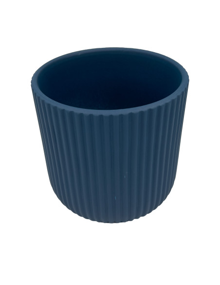 Compra Macetero cerámica 14cm ranurado petróleo en DKO Home. Diseño decorativo, moderno y funcional para tu hogar. ¡Envío rápido