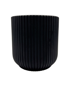 Compra Macetero cerámica 14cm ranurado negro en DKO Home. Diseño decorativo, moderno y funcional para tu hogar. ¡Envío rápido di