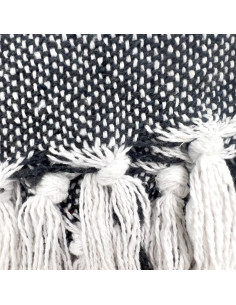 Manta 130x170cm boho pompones negros 2