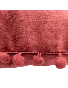 Cojín 30x50cm pompom ciruela 2