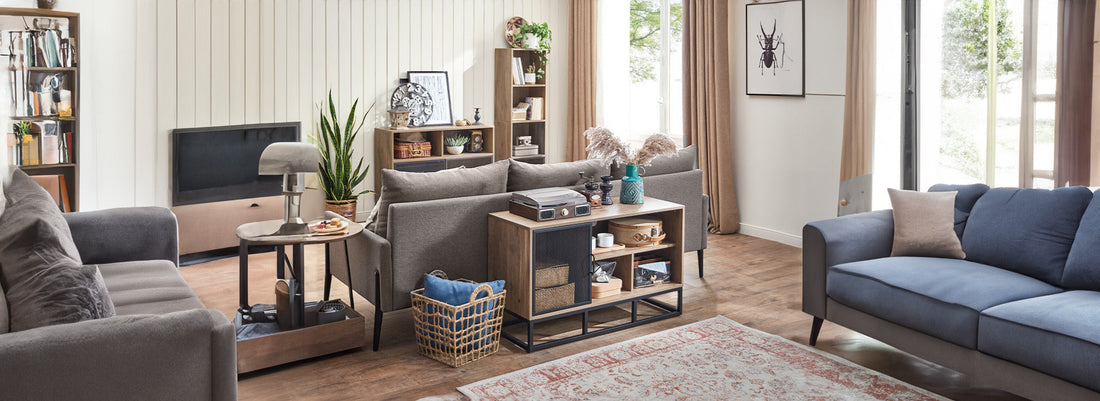 Living de departamento pequeño amoblado con muebles multifuncionales