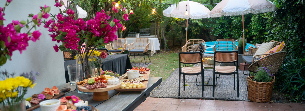 Terraza de las oficinas The Home ambientada con muebles de exterior DKo Home
