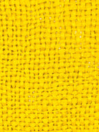 Cojín 40x40cm amarillo con borlas