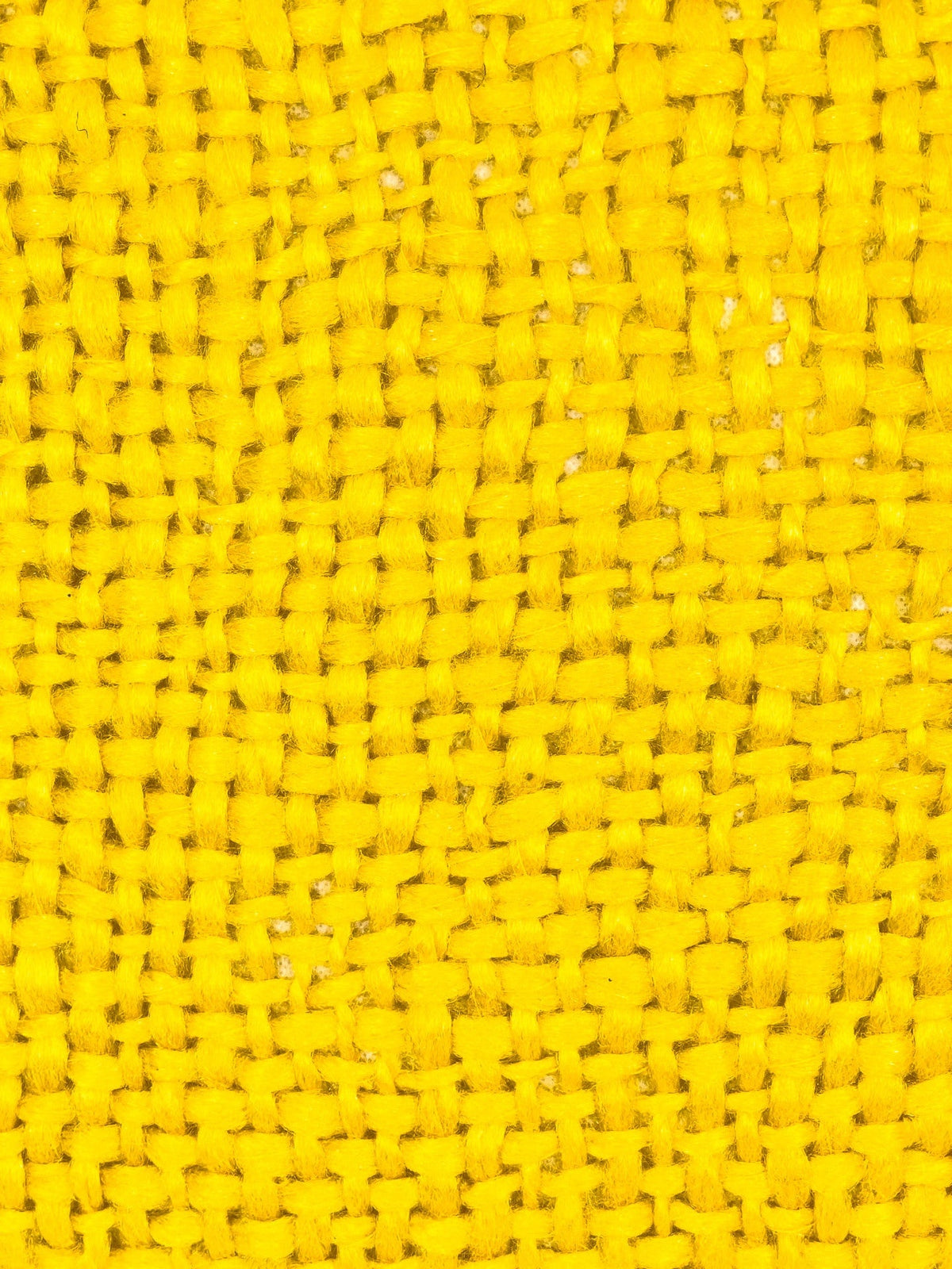 Cojín 40x40cm amarillo con borlas