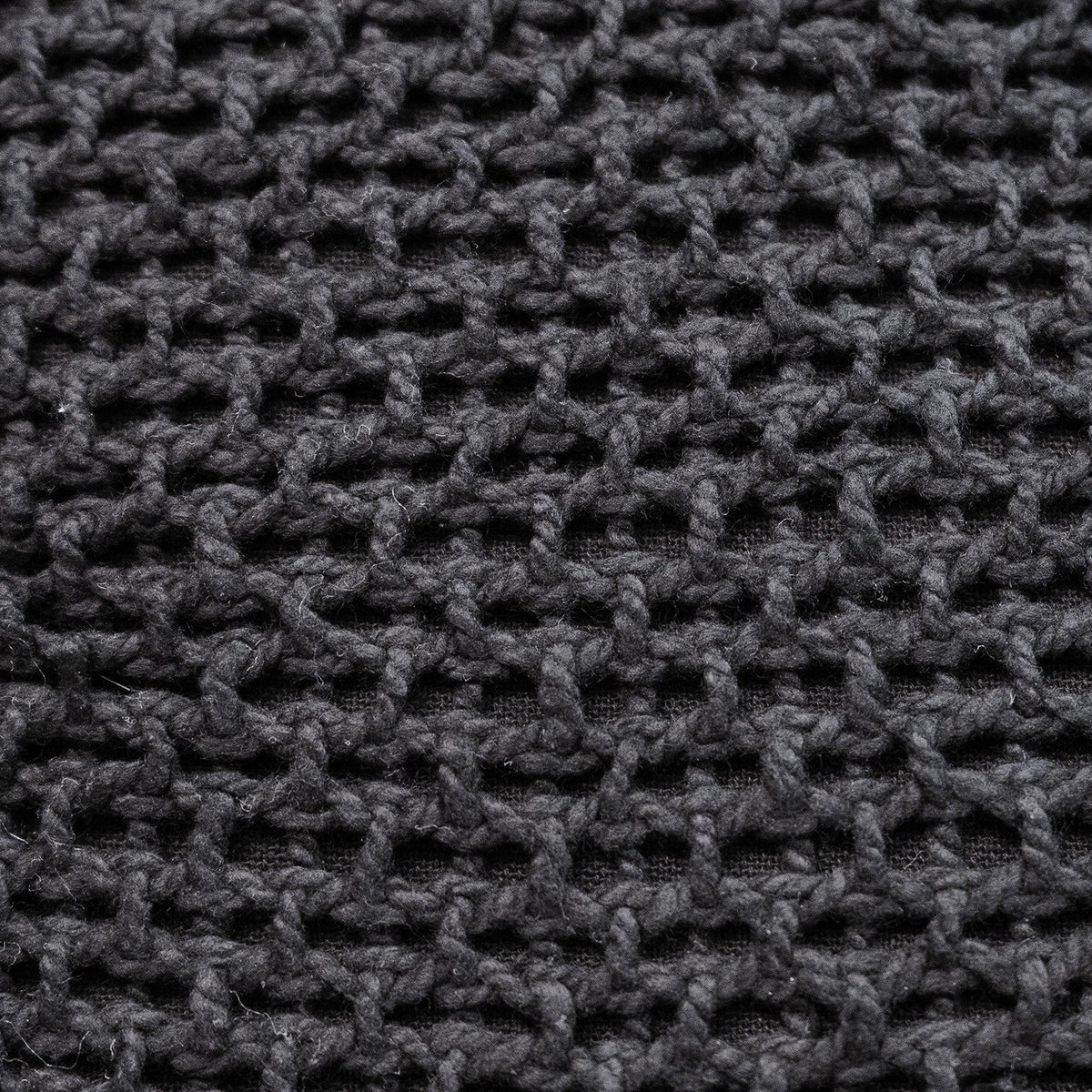 Cojín 45x45cm tejido flecos negro