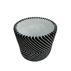 Macetero cerámica 12cm cemento líneas negro