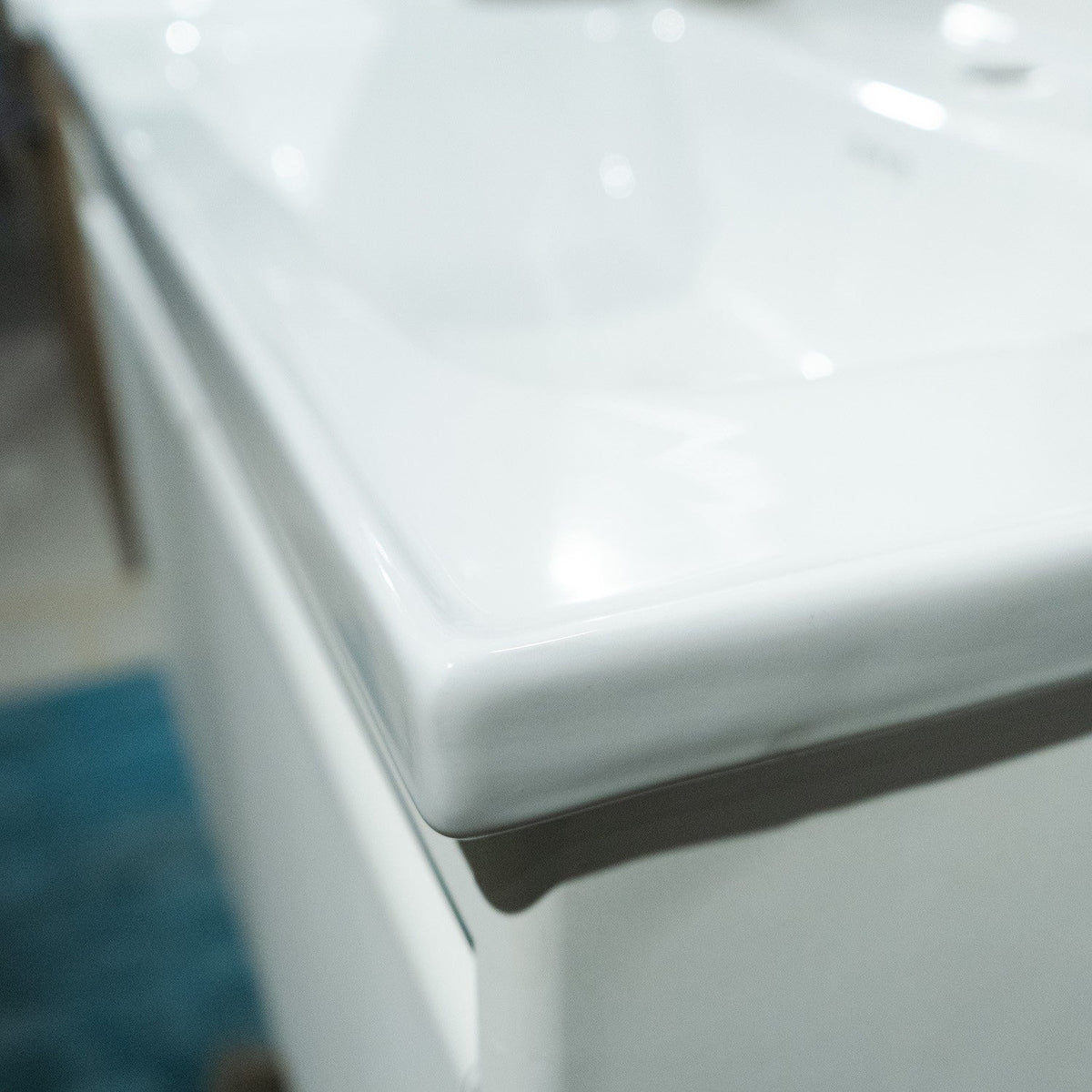 Mueble de Baño Volga 2 puertas 60 cm con lavamanos y espejo